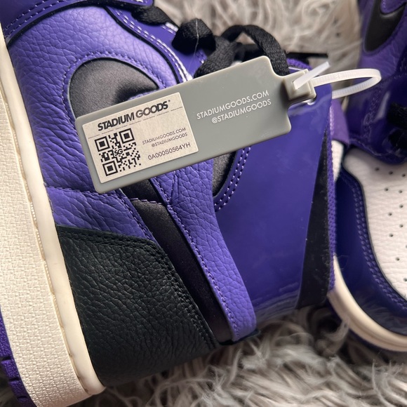 New-in-Box Womens Air Jordan 1 - Picture 6 of 9